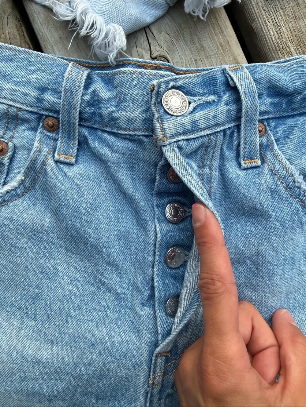 2 Pair Women’s Jean Shorts (Levi & Aeropostale) - Picture 3 of 6